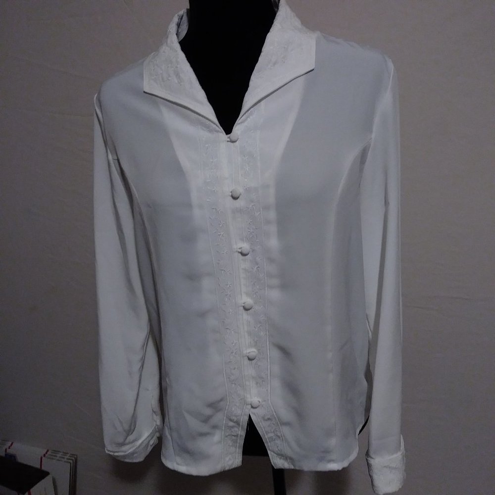 Croft & Barrow White Loop Button down blouse